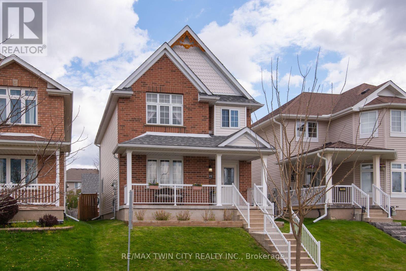 729 Brandenburg Boulevard, Waterloo, Ontario  N2T 2V4 - Photo 2 - X13117990