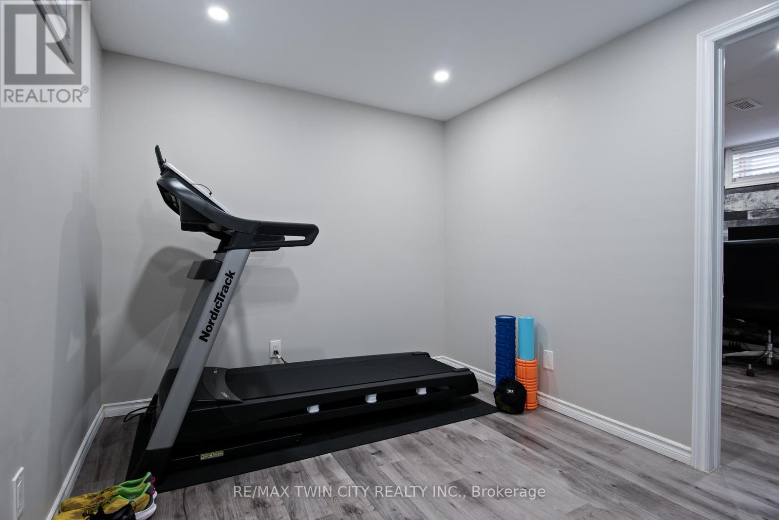 729 Brandenburg Boulevard, Waterloo, Ontario  N2T 2V4 - Photo 25 - X13117990