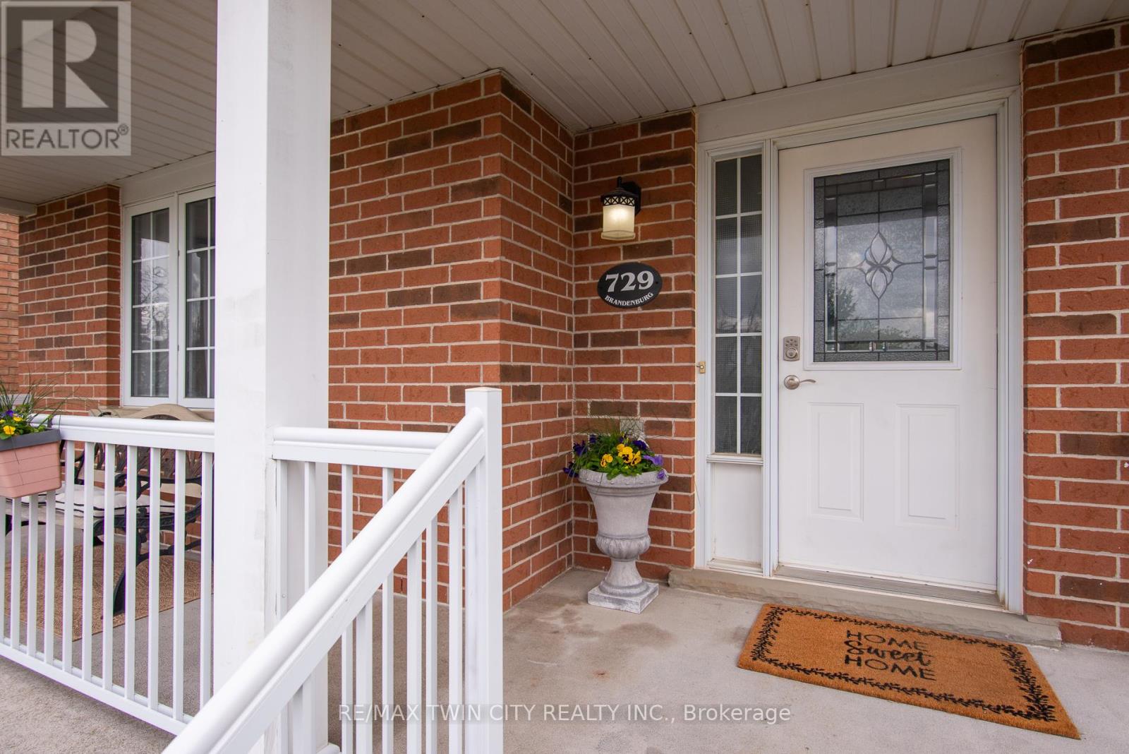 729 Brandenburg Boulevard, Waterloo, Ontario  N2T 2V4 - Photo 3 - X13117990