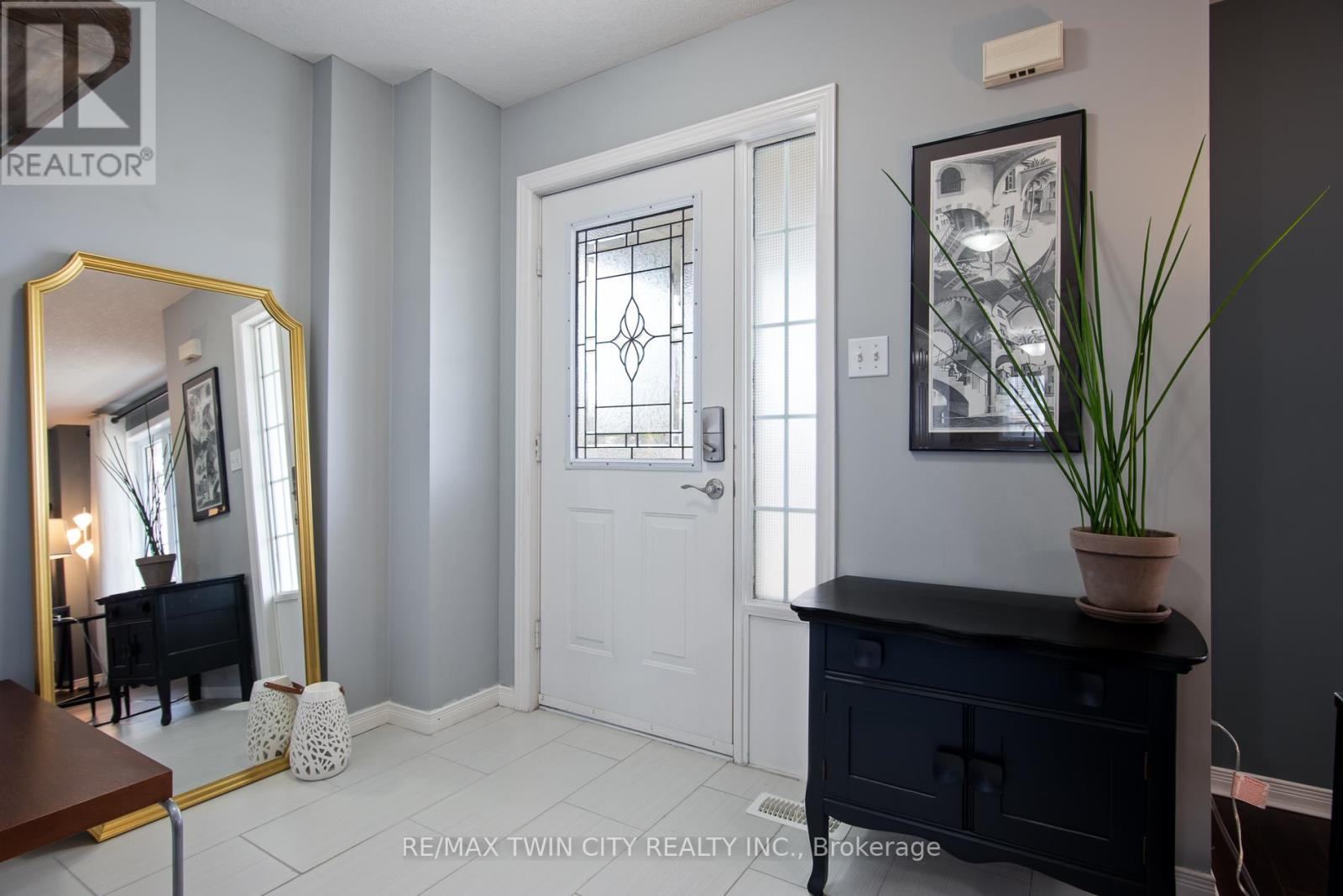 729 Brandenburg Boulevard, Waterloo, Ontario  N2T 2V4 - Photo 4 - X13117990