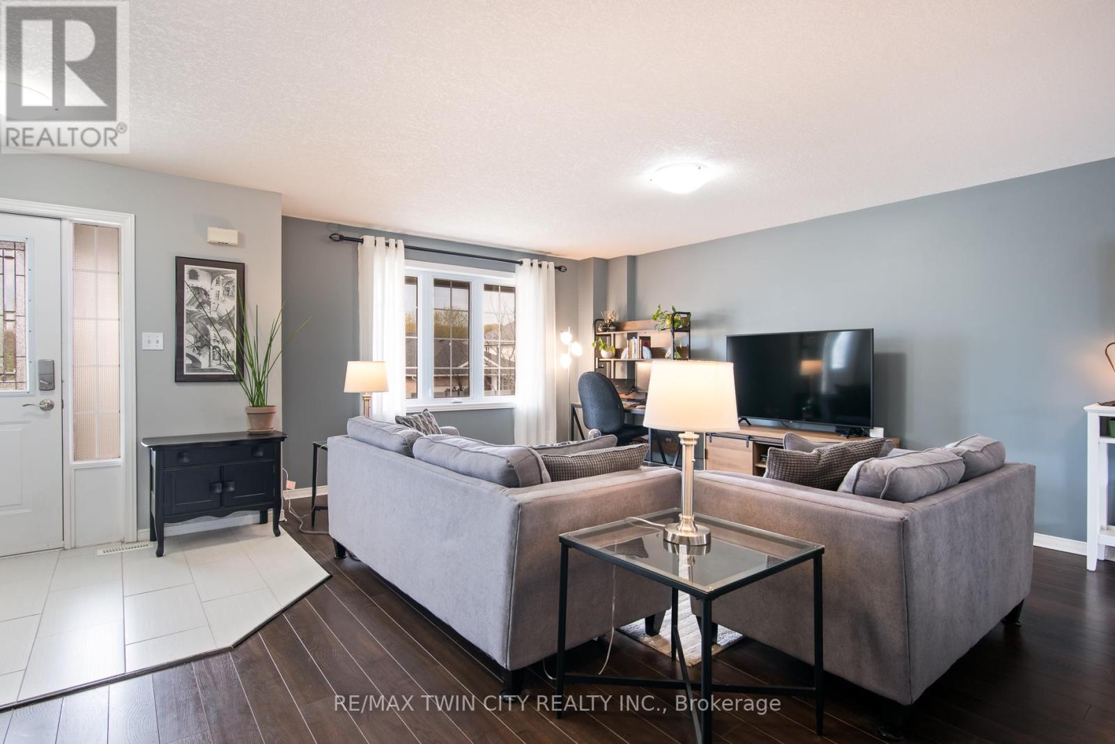 729 Brandenburg Boulevard, Waterloo, Ontario  N2T 2V4 - Photo 5 - X13117990