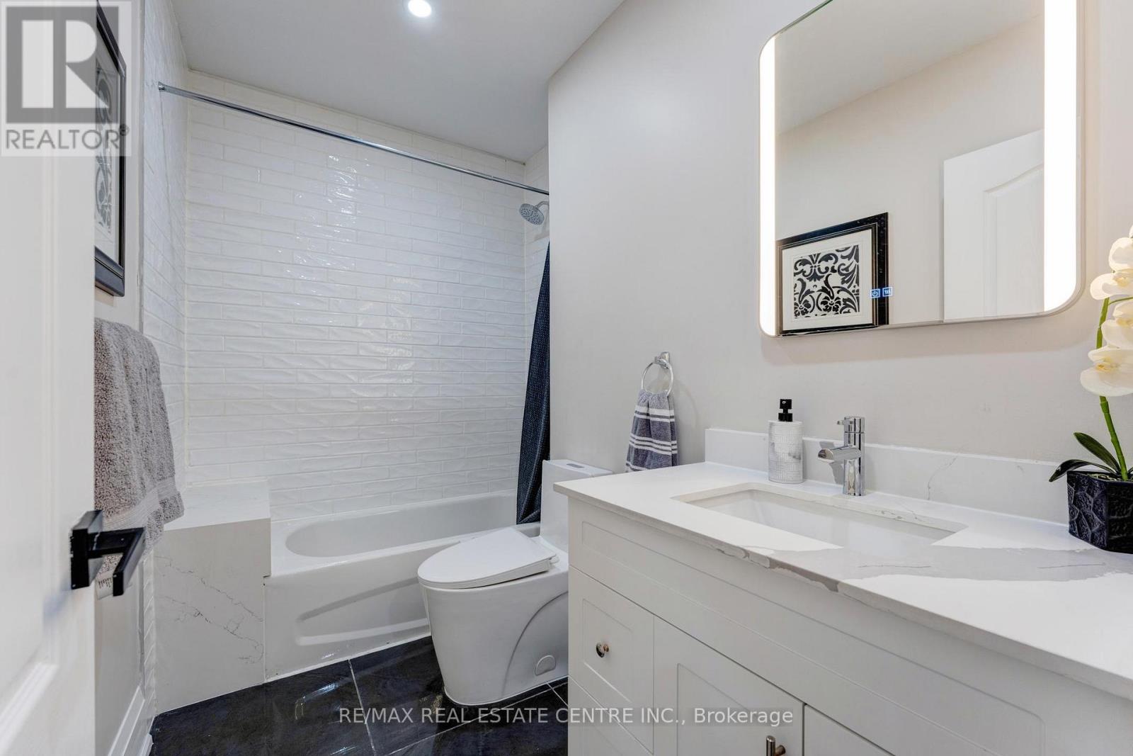 252 Paisley Boulevard W, Mississauga, Ontario  L5B 2A4 - Photo 20 - W13117894