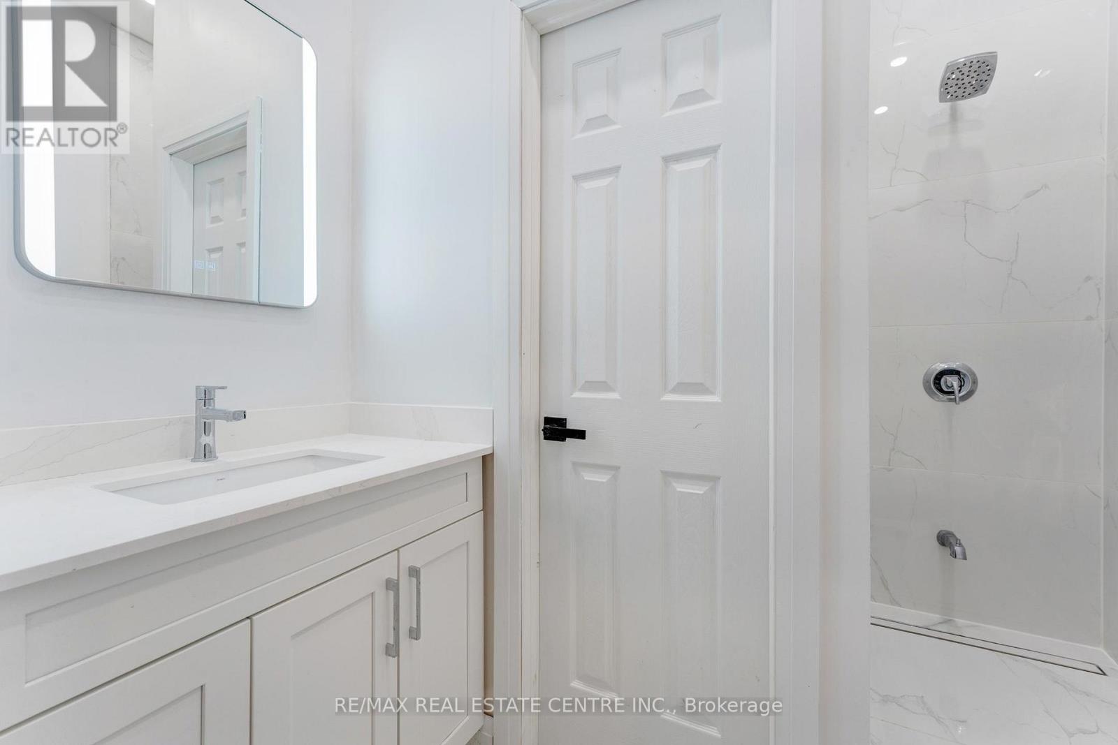 252 Paisley Boulevard W, Mississauga, Ontario  L5B 2A4 - Photo 38 - W13117894