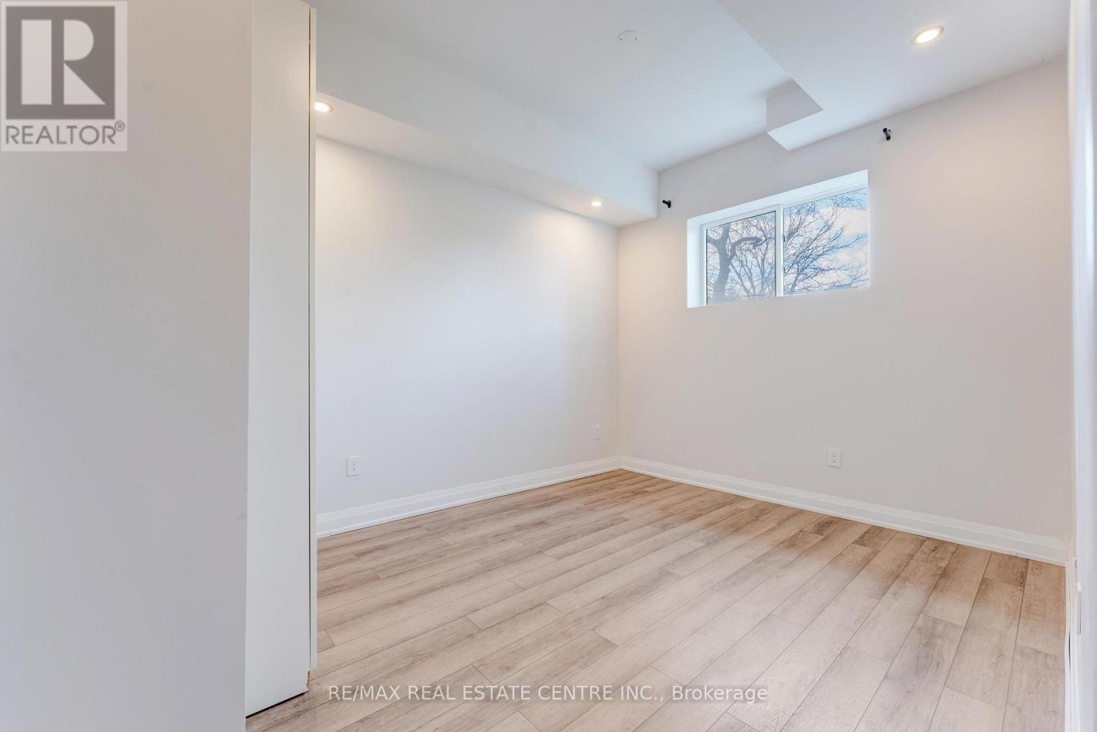 252 Paisley Boulevard W, Mississauga, Ontario  L5B 2A4 - Photo 39 - W13117894