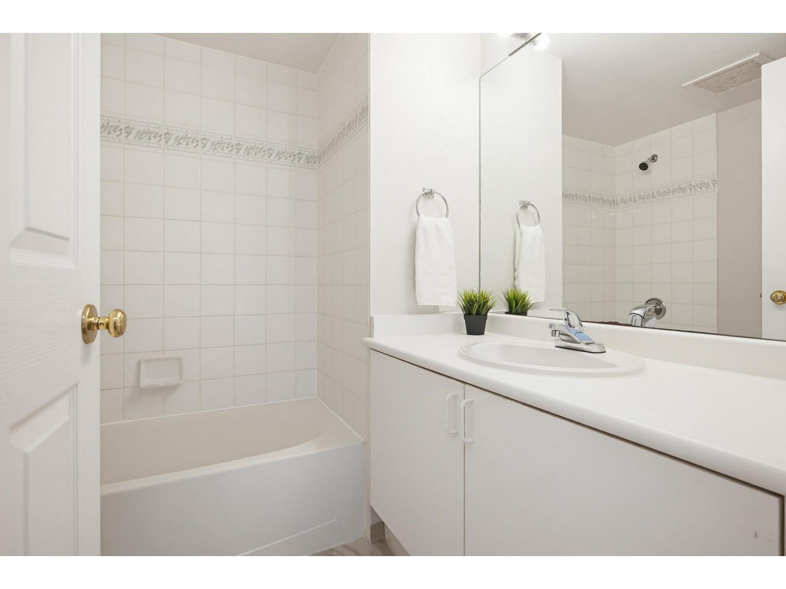 D301 9838 Whalley Boulevard, Surrey, British Columbia V3T 5S8 - Photo 5 - R3122217