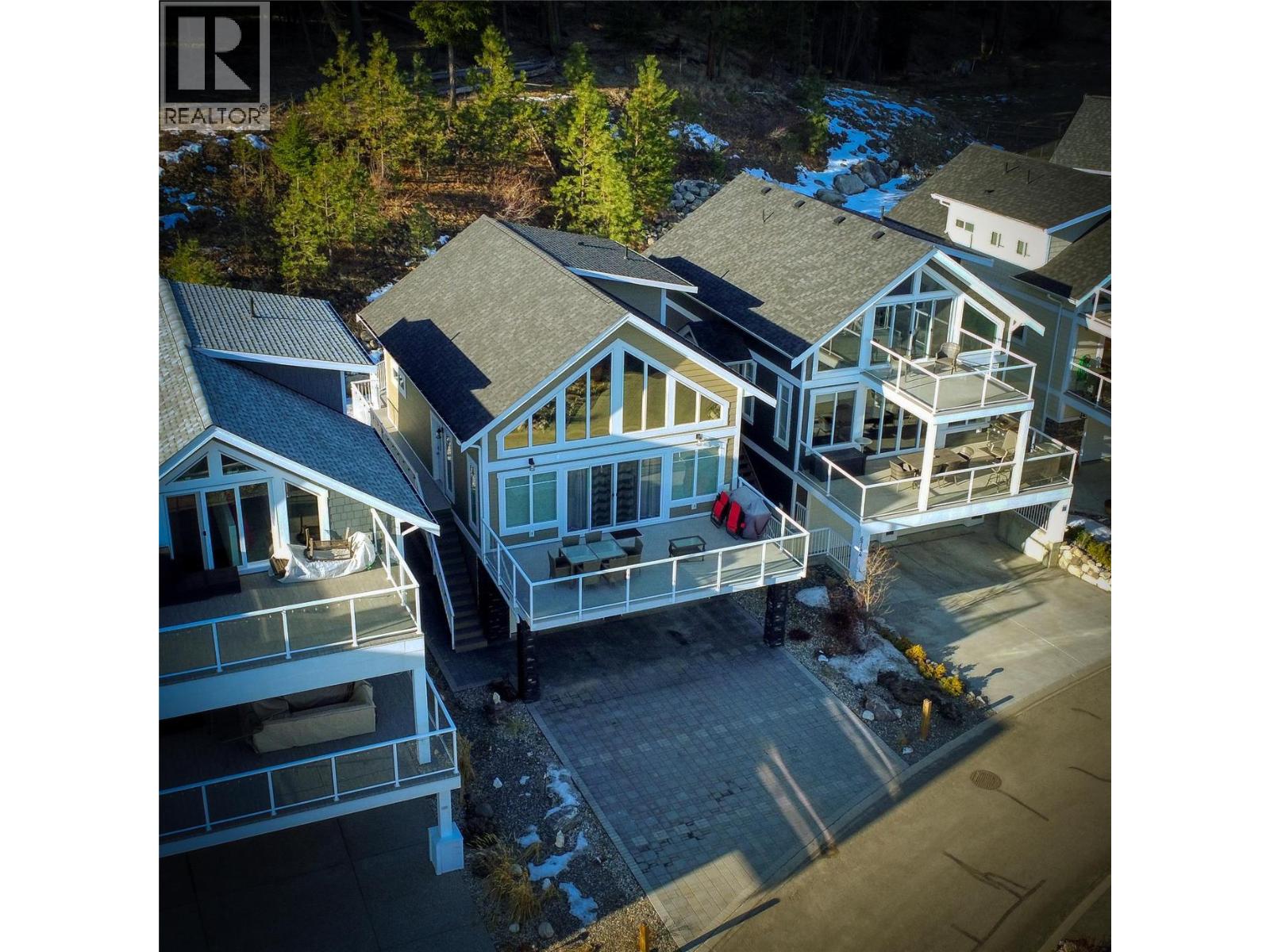 6742 Marbella Loop Unit# 302, Kelowna, British Columbia  V1Z 3R8 - Photo 2 - 10376458
