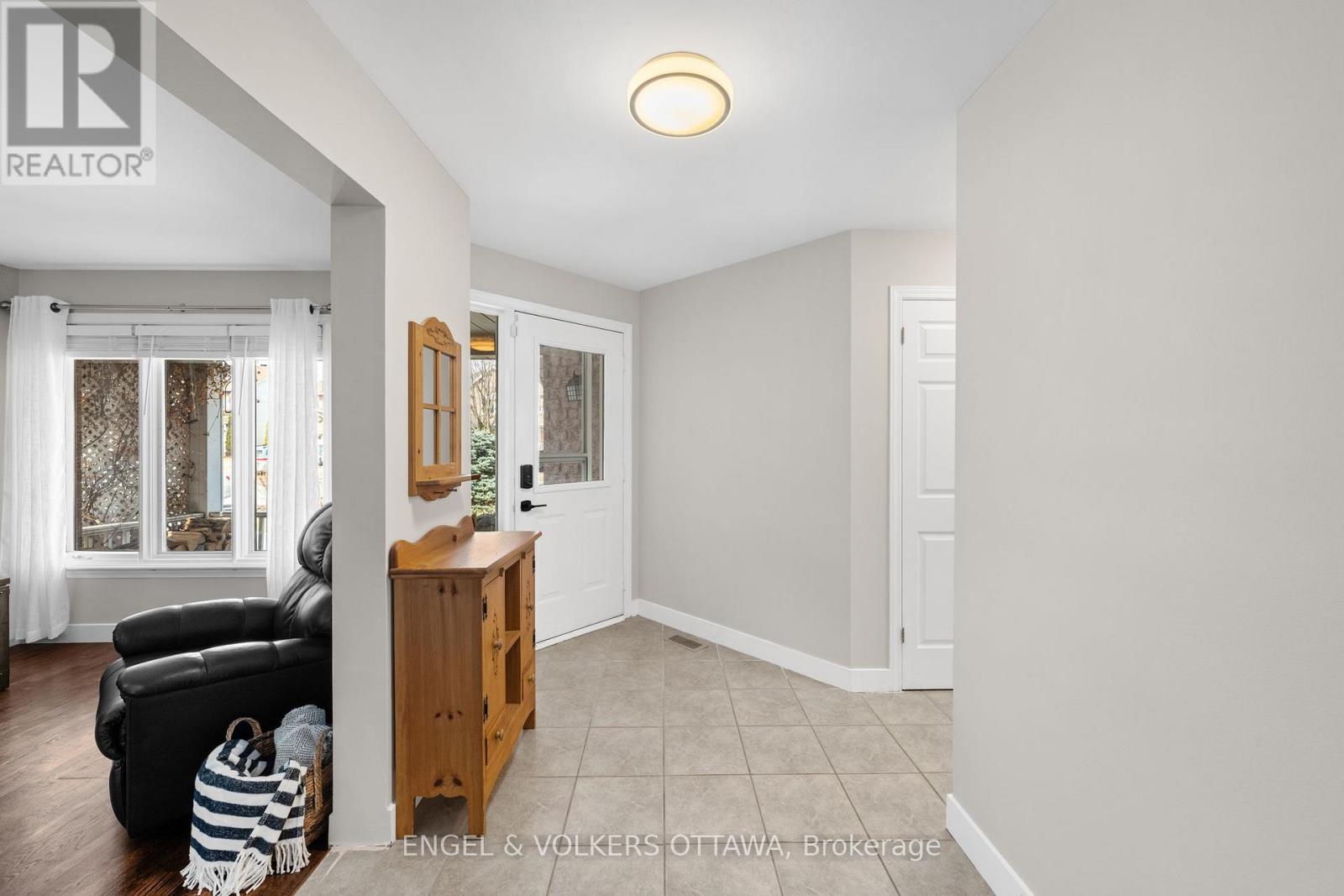 16 Mayford Avenue, Ottawa, Ontario K2G 6A7 - Photo 2 - X13118404