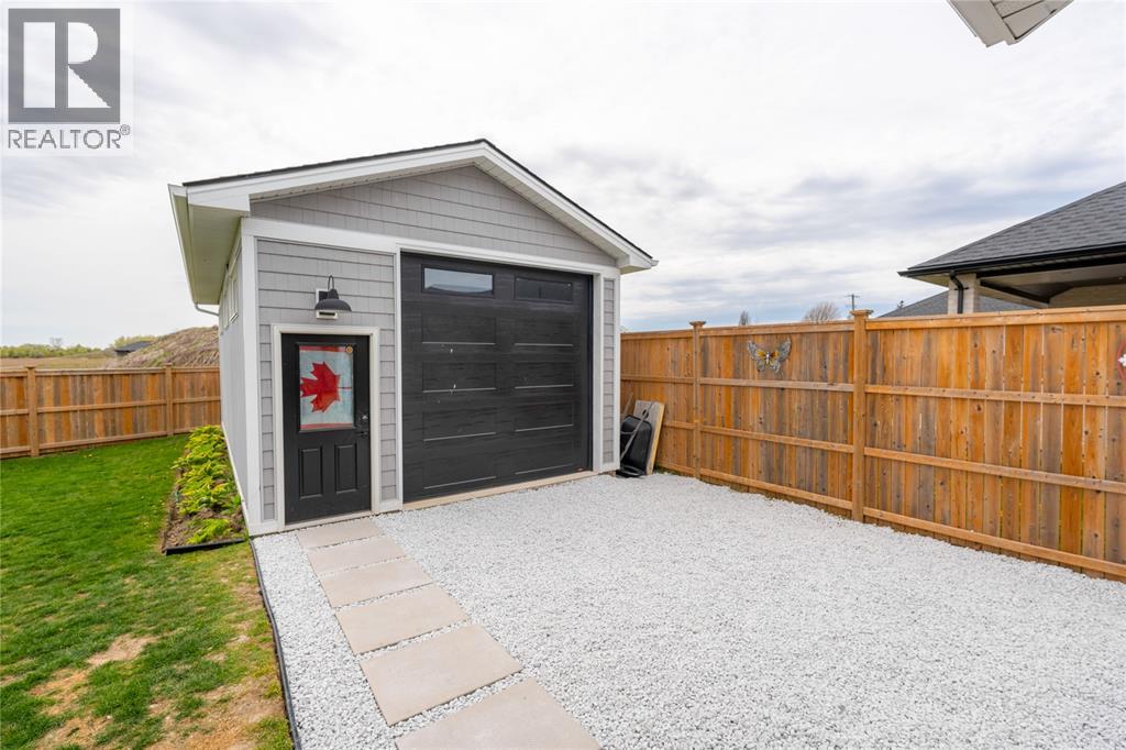 3613 Queen Street, Plympton-Wyoming, Ontario  N0N 1E0 - Photo 41 - 26010028