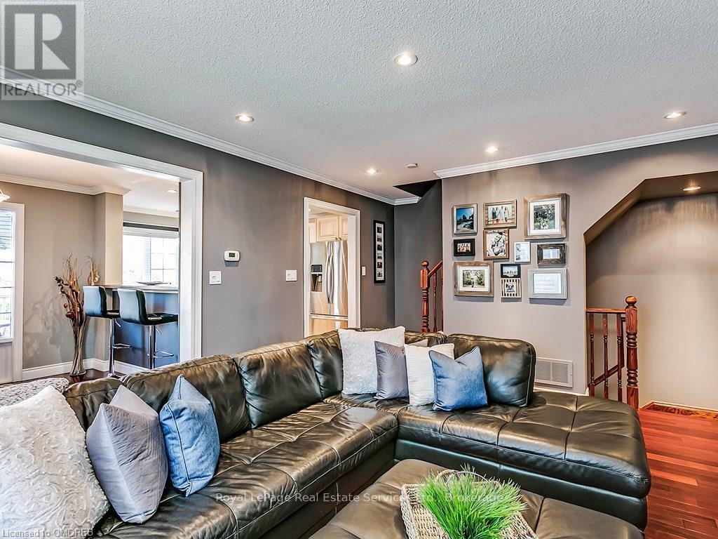 3052 Drumloch Avenue, Oakville, Ontario  L6M 5H8 - Photo 2 - W13118182