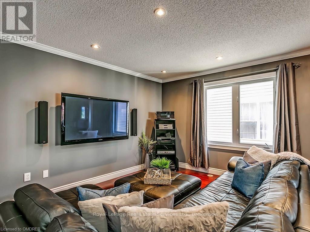 3052 Drumloch Avenue, Oakville, Ontario  L6M 5H8 - Photo 3 - W13118182