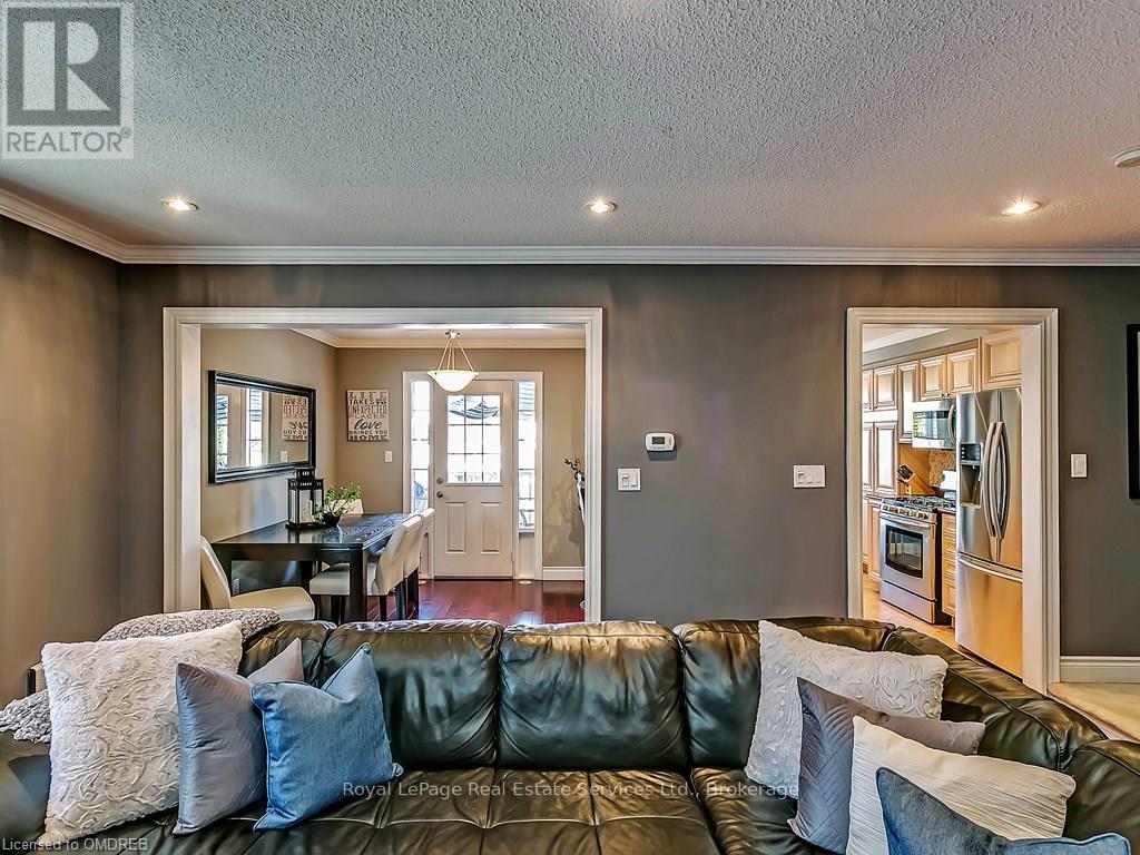 3052 Drumloch Avenue, Oakville, Ontario  L6M 5H8 - Photo 5 - W13118182