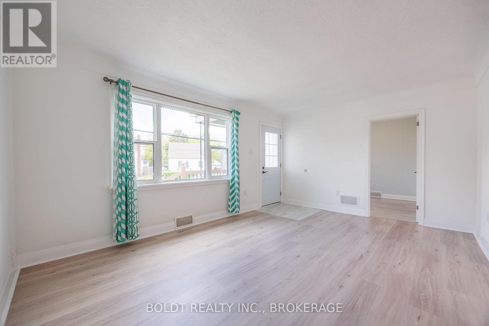 422 Welland Avenue, St. Catharines, Ontario  L2M 5T8 - Photo 3 - X13118180