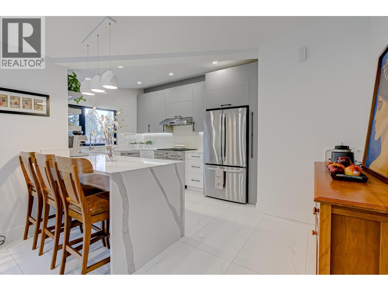 2836 Violet Street, North Vancouver, British Columbia  V7H 2L6 - Photo 3 - R3107073