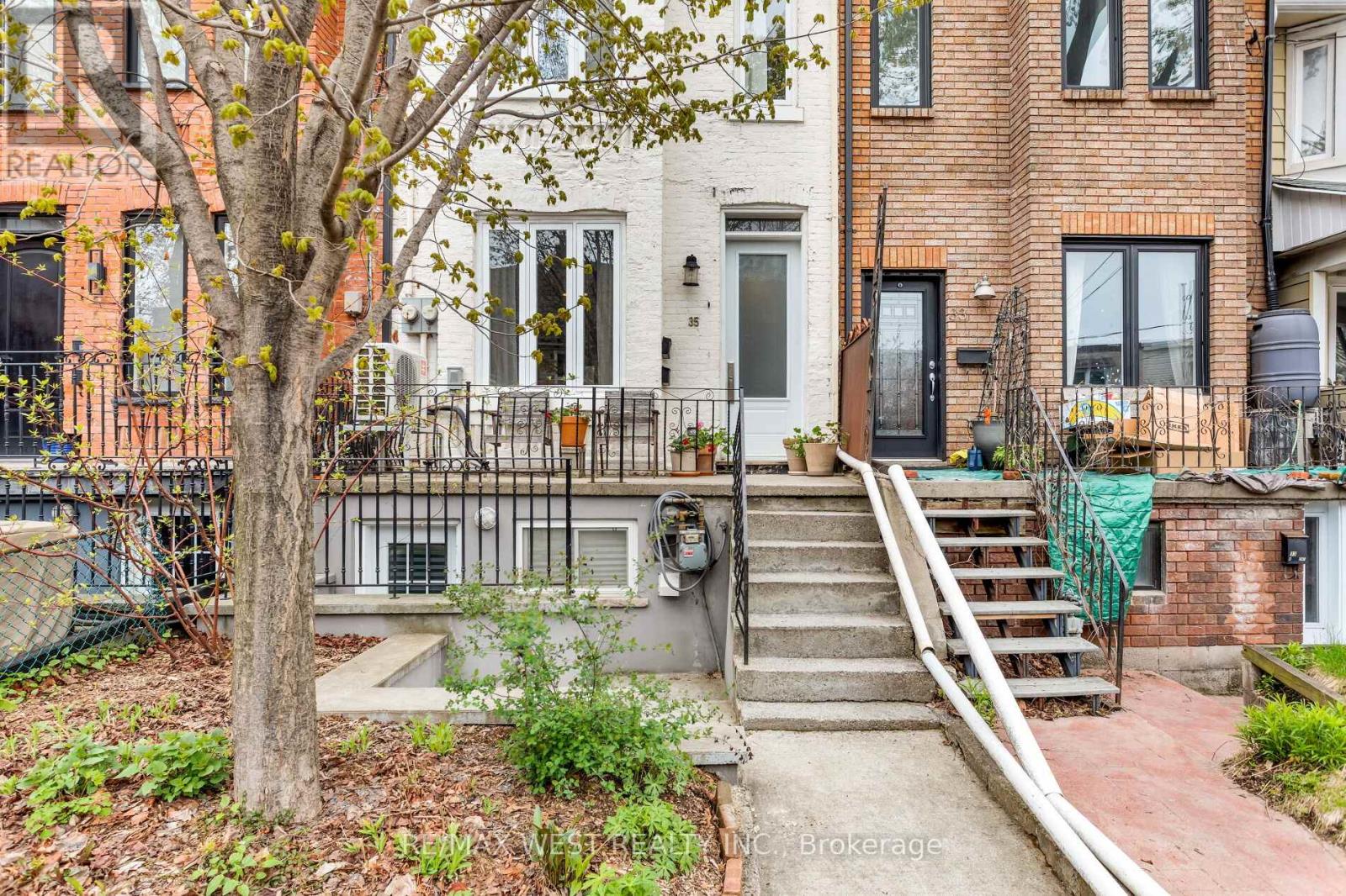 35 ST CLARENS AVENUE, Toronto, Ontario