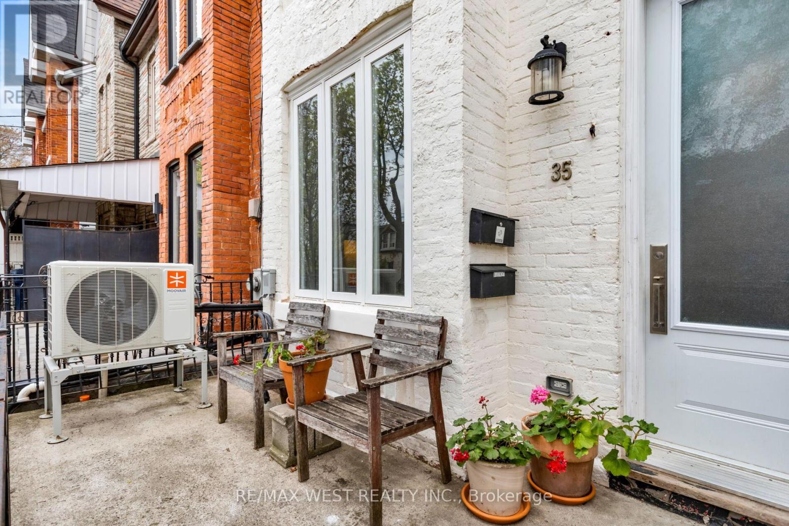 35 St Clarens Avenue, Toronto, Ontario  M6K 2S4 - Photo 3 - C13118166
