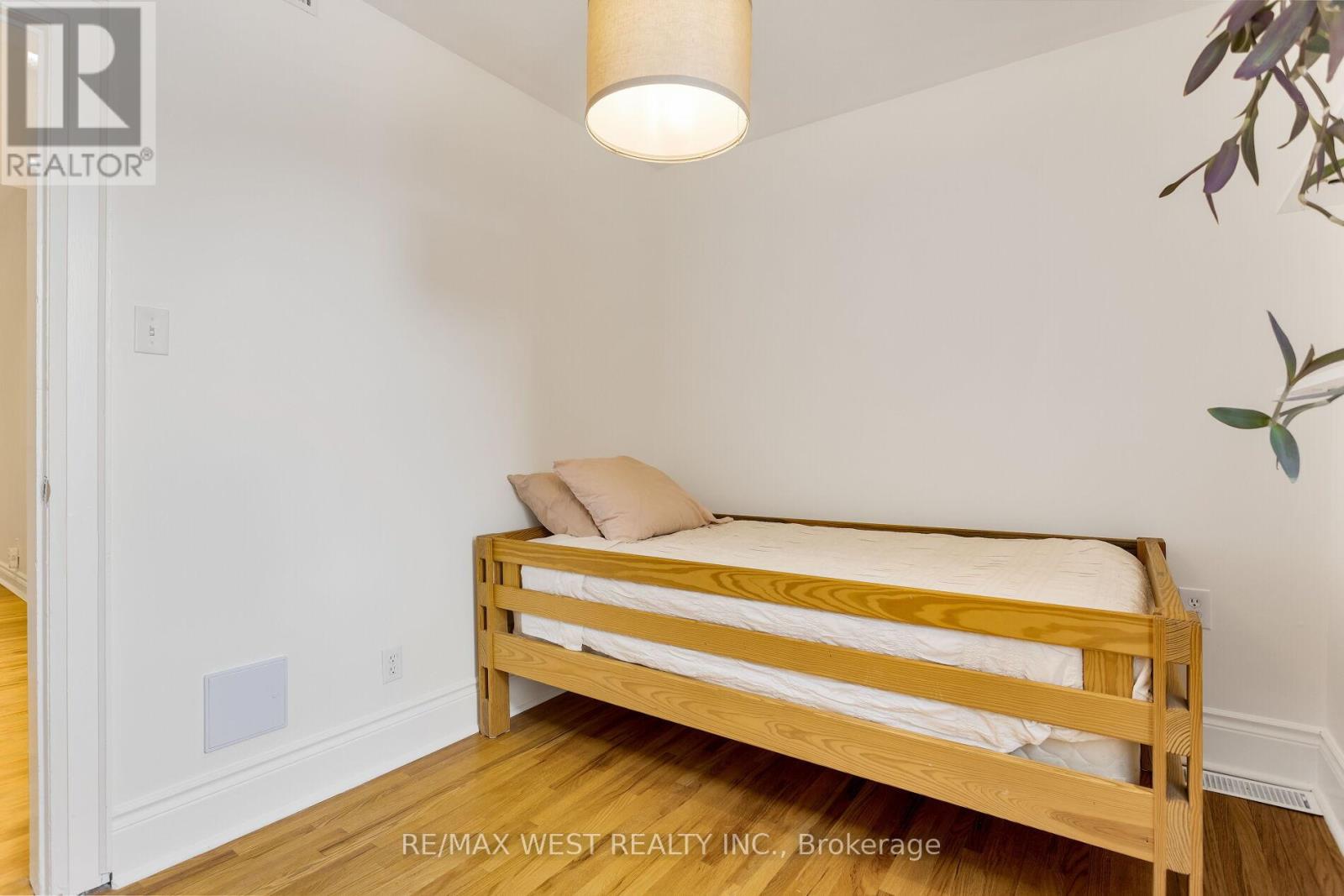 35 St Clarens Avenue, Toronto, Ontario  M6K 2S4 - Photo 38 - C13118166