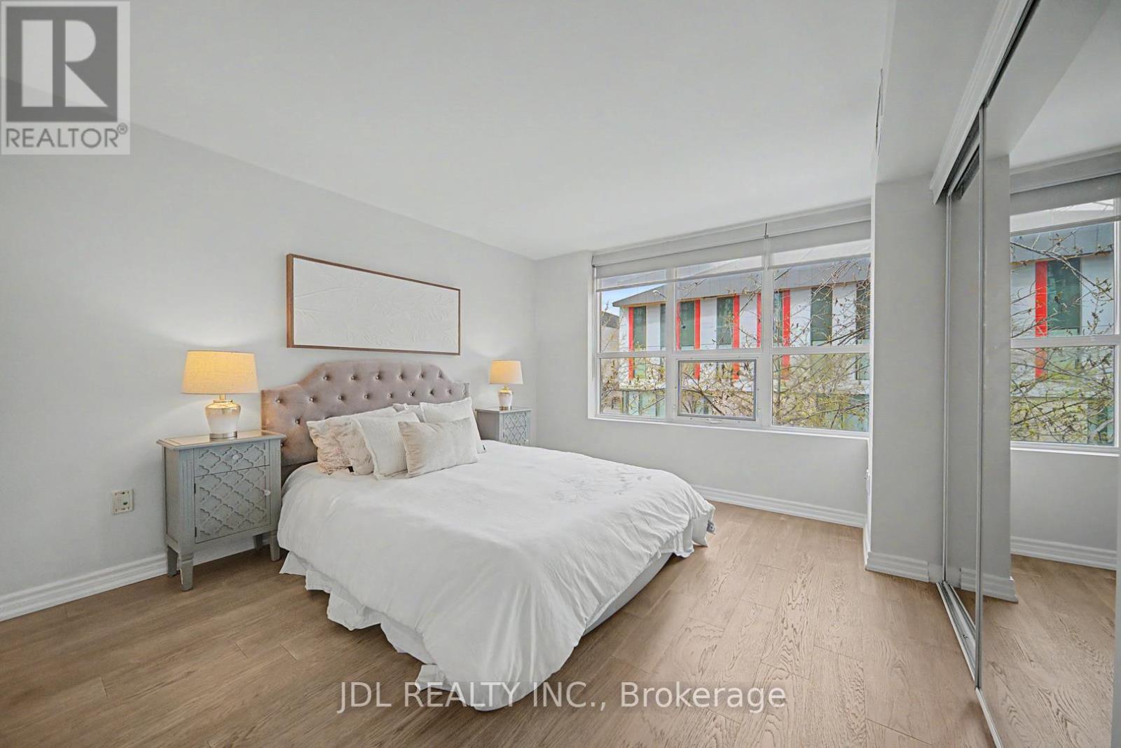 Th8 - 31 Brunel Court, Toronto, Ontario  M5V 3Y2 - Photo 14 - C13118358