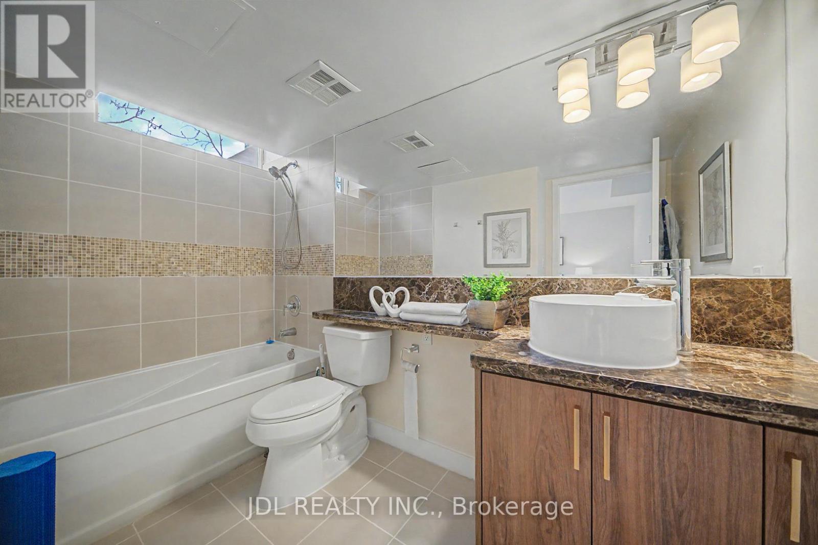 Th8 - 31 Brunel Court, Toronto, Ontario  M5V 3Y2 - Photo 16 - C13118358