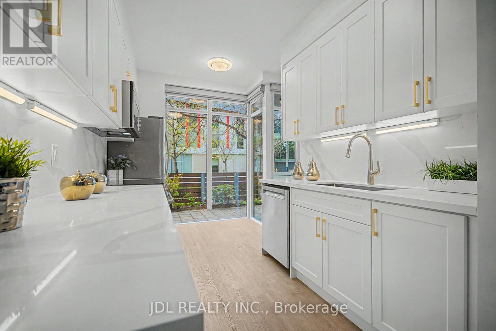 Th8 - 31 Brunel Court, Toronto, Ontario  M5V 3Y2 - Photo 10 - C13118362