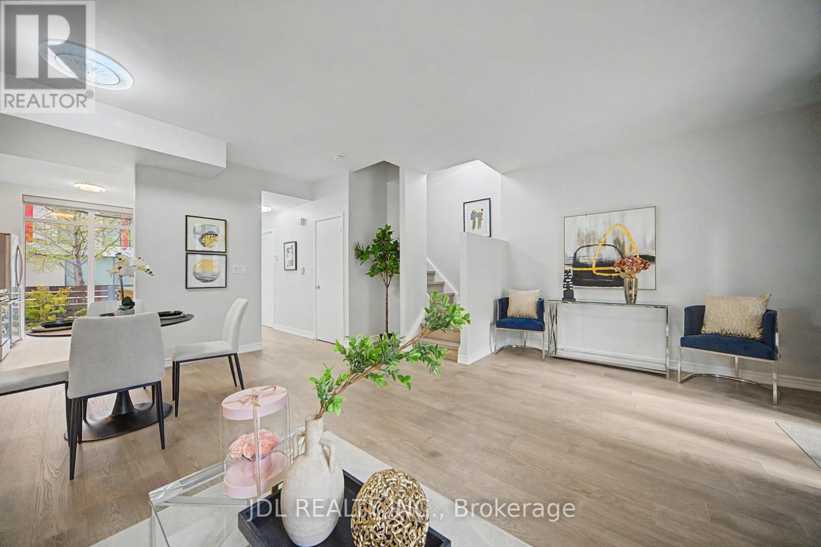 Th8 - 31 Brunel Court, Toronto, Ontario  M5V 3Y2 - Photo 4 - C13118362