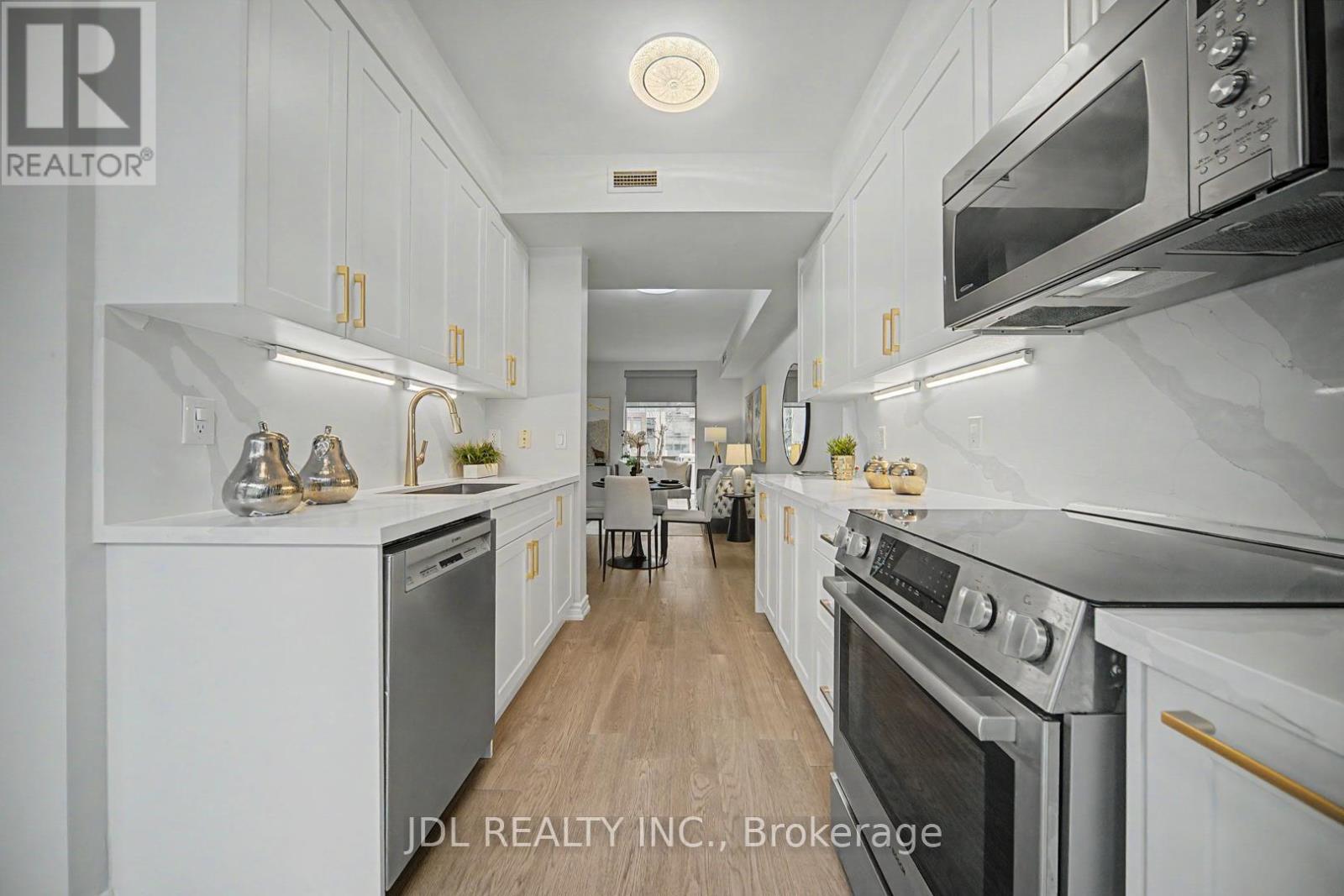 Th8 - 31 Brunel Court, Toronto, Ontario  M5V 3Y2 - Photo 8 - C13118362