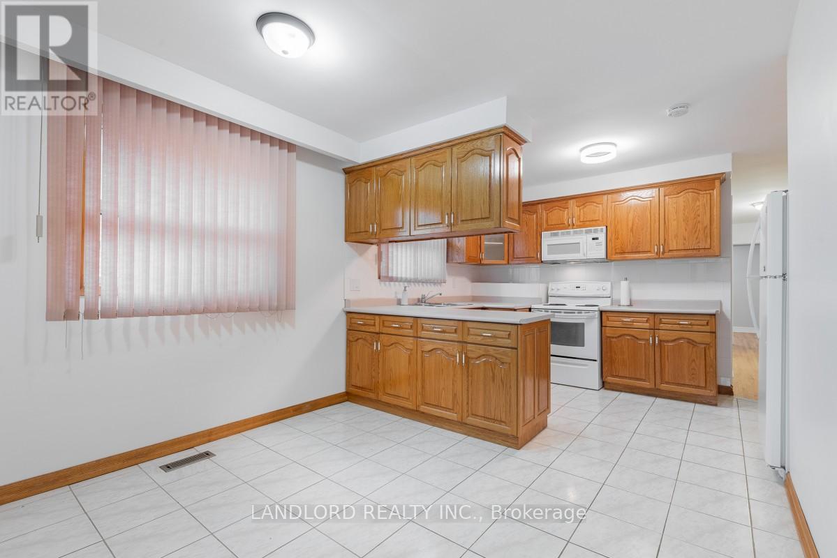 9 Clipper Road, Toronto (Pleasant View), Ontario  M2J 4C8 - Photo 11 - C13118406