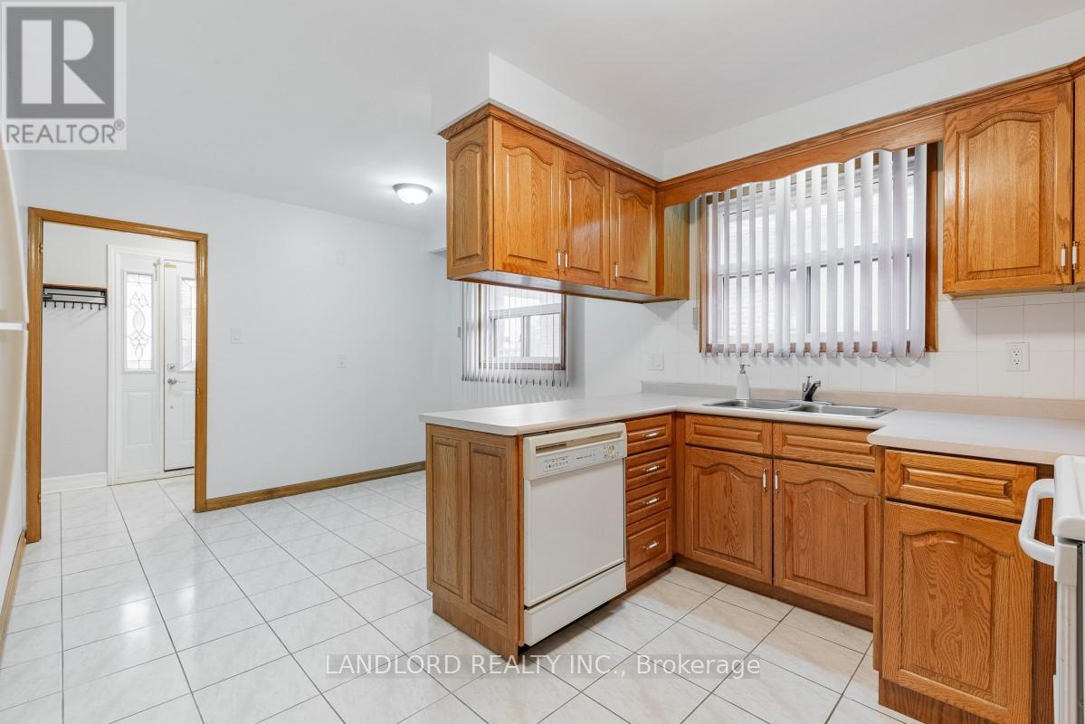 9 Clipper Road, Toronto (Pleasant View), Ontario  M2J 4C8 - Photo 14 - C13118406