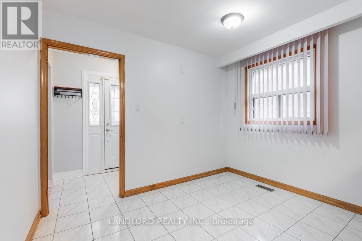9 Clipper Road, Toronto (Pleasant View), Ontario  M2J 4C8 - Photo 15 - C13118406
