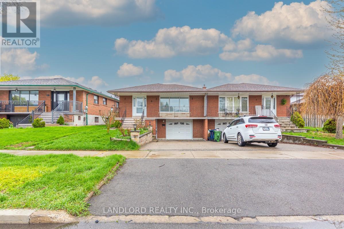 9 Clipper Road, Toronto (Pleasant View), Ontario  M2J 4C8 - Photo 2 - C13118406