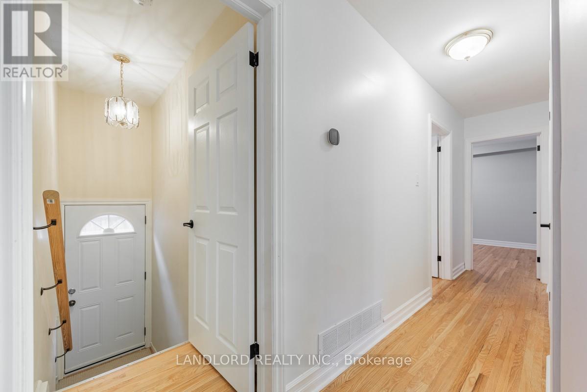 9 Clipper Road, Toronto (Pleasant View), Ontario  M2J 4C8 - Photo 24 - C13118406