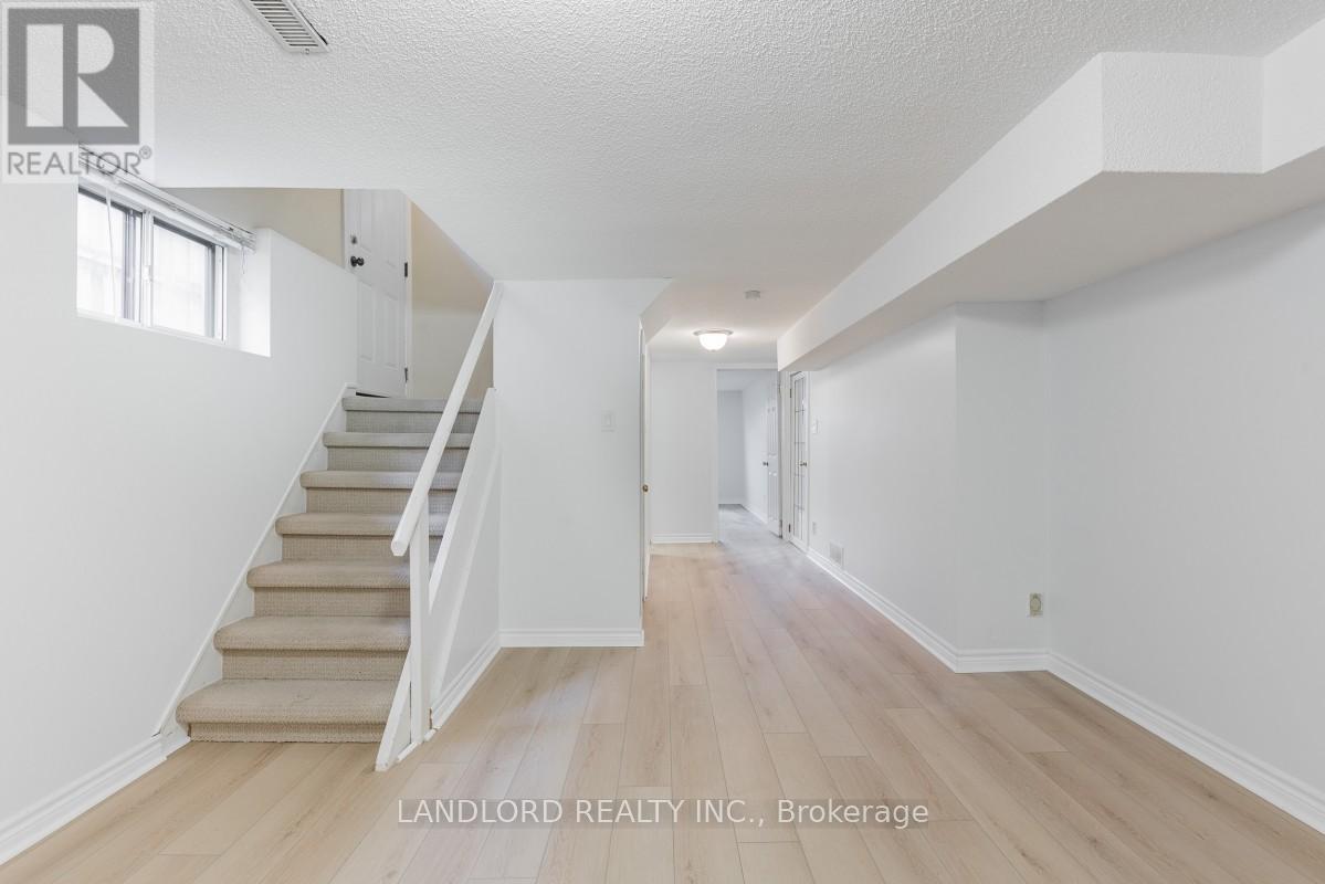 9 Clipper Road, Toronto (Pleasant View), Ontario  M2J 4C8 - Photo 25 - C13118406