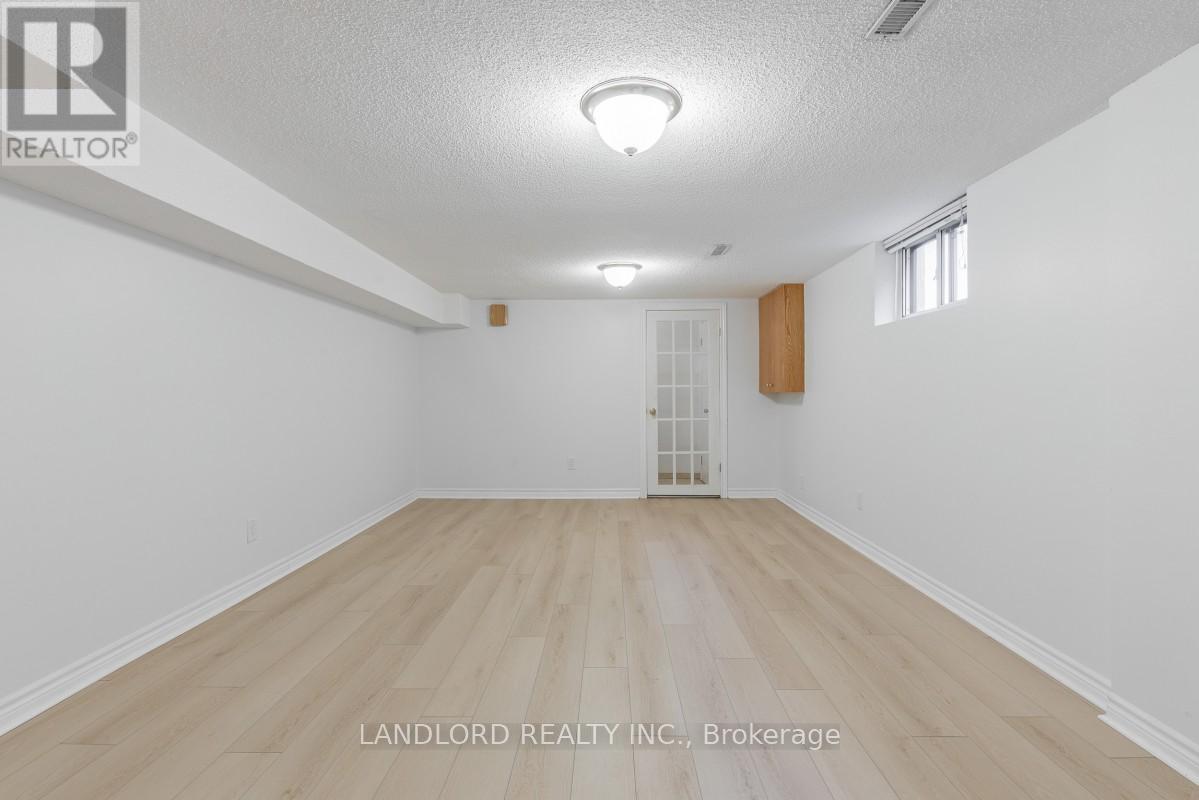 9 Clipper Road, Toronto (Pleasant View), Ontario  M2J 4C8 - Photo 26 - C13118406