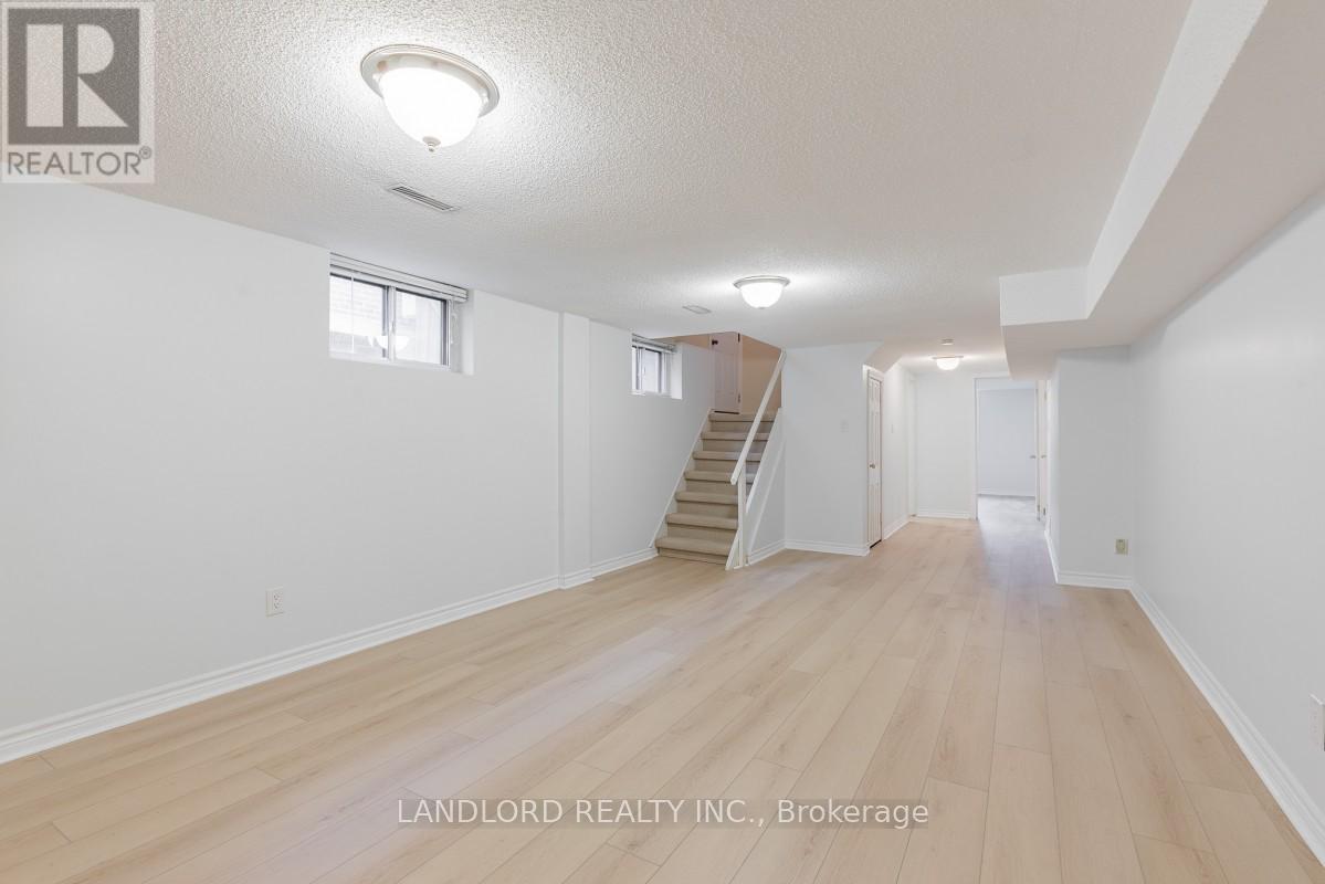 9 Clipper Road, Toronto (Pleasant View), Ontario  M2J 4C8 - Photo 27 - C13118406