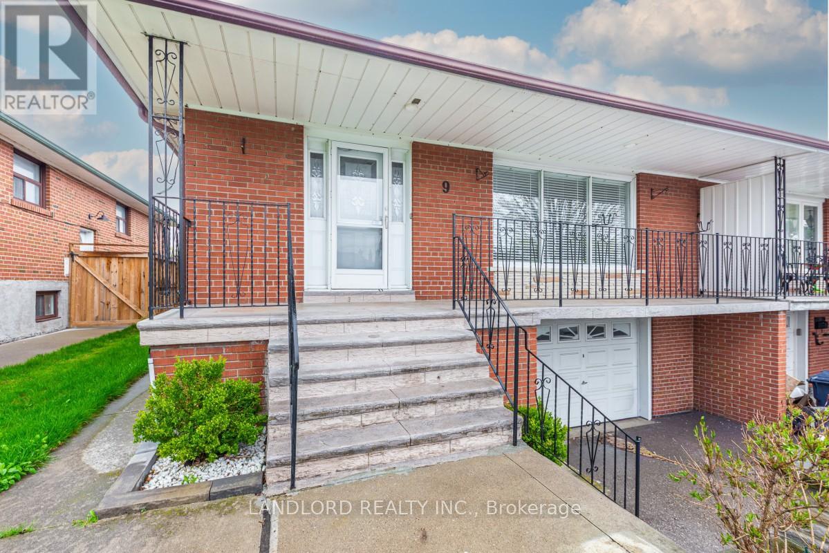 9 Clipper Road, Toronto (Pleasant View), Ontario  M2J 4C8 - Photo 3 - C13118406