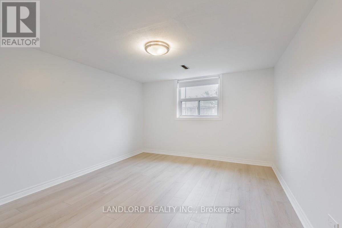 9 Clipper Road, Toronto (Pleasant View), Ontario  M2J 4C8 - Photo 30 - C13118406