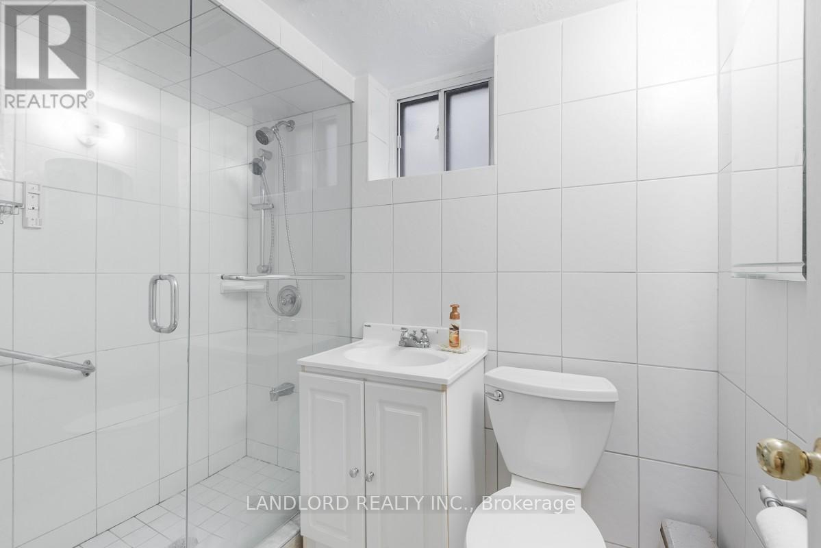 9 Clipper Road, Toronto (Pleasant View), Ontario  M2J 4C8 - Photo 32 - C13118406