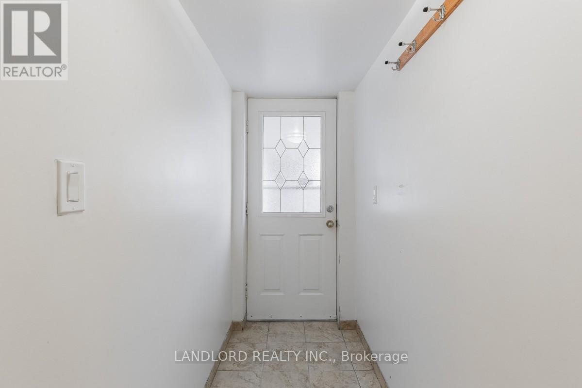 9 Clipper Road, Toronto (Pleasant View), Ontario  M2J 4C8 - Photo 34 - C13118406