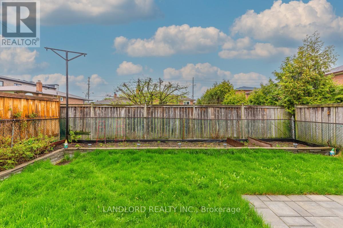 9 Clipper Road, Toronto (Pleasant View), Ontario  M2J 4C8 - Photo 36 - C13118406
