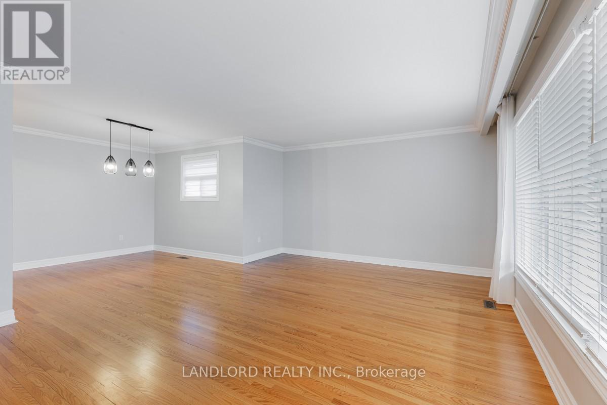 9 Clipper Road, Toronto (Pleasant View), Ontario  M2J 4C8 - Photo 5 - C13118406
