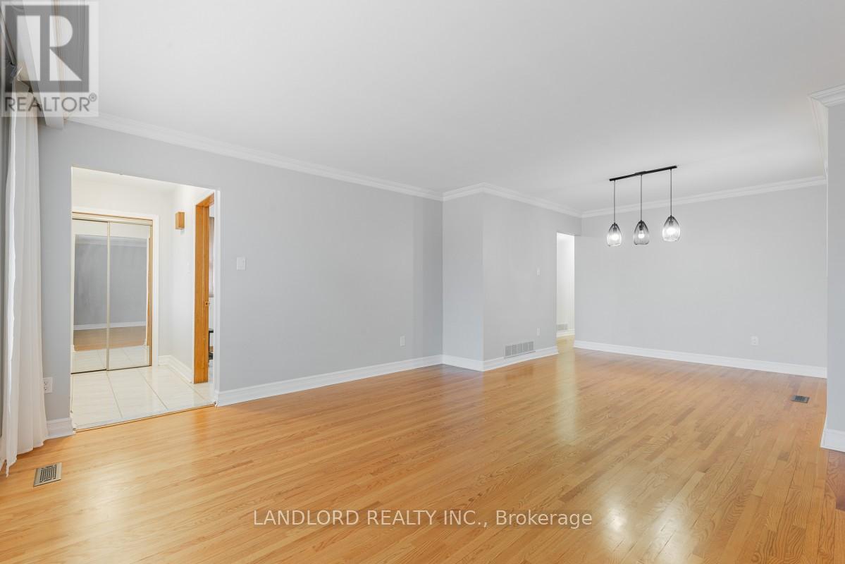9 Clipper Road, Toronto (Pleasant View), Ontario  M2J 4C8 - Photo 8 - C13118406
