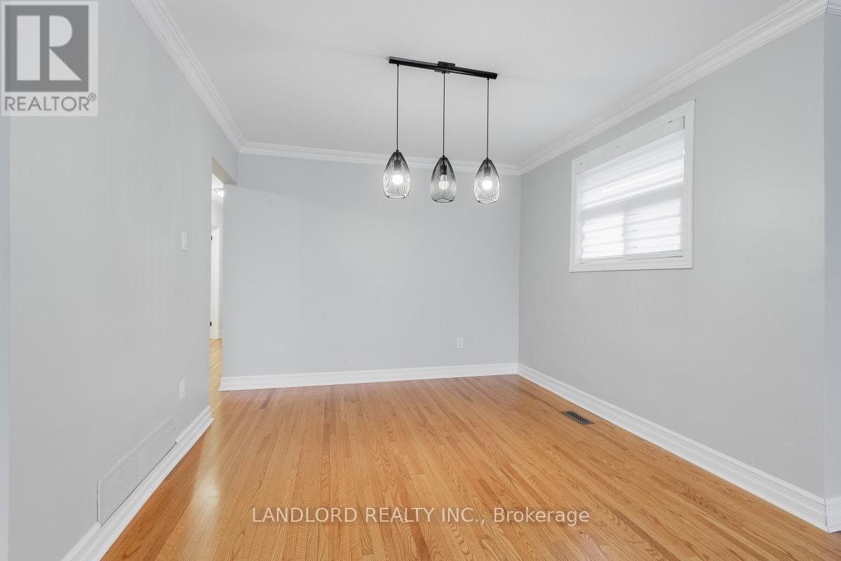 9 Clipper Road, Toronto (Pleasant View), Ontario  M2J 4C8 - Photo 9 - C13118406