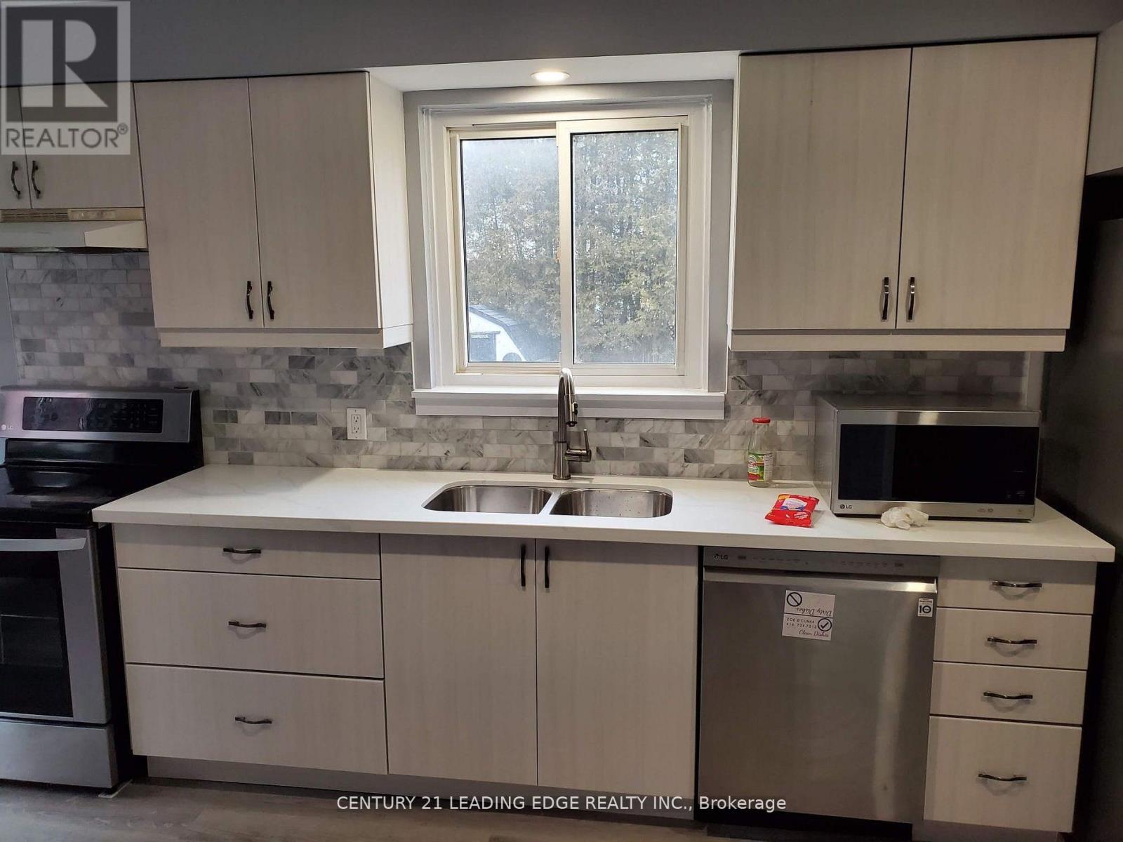 370 Durham Court, Oshawa, Ontario  L1J 1W9 - Photo 6 - E13118200
