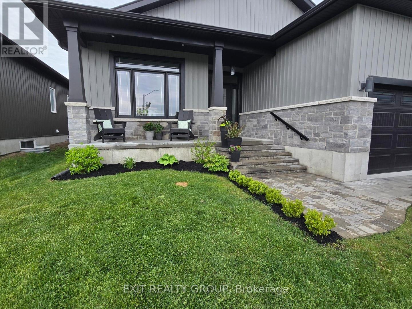 35 Schmidt Way, Quinte West, Ontario  K8V 0L5 - Photo 3 - X12679810