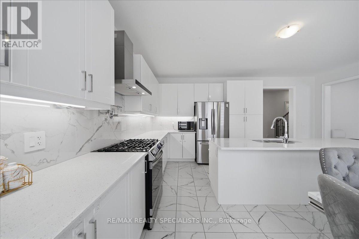 1033 Langford Boulevard, Bradford West Gwillimbury, Ontario  L3Z 4K9 - Photo 15 - N13118430