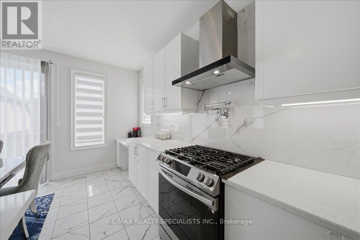 1033 Langford Boulevard, Bradford West Gwillimbury, Ontario  L3Z 4K9 - Photo 17 - N13118430