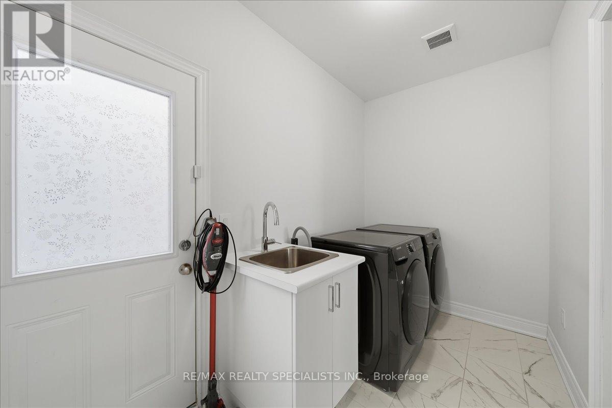1033 Langford Boulevard, Bradford West Gwillimbury, Ontario  L3Z 4K9 - Photo 25 - N13118430