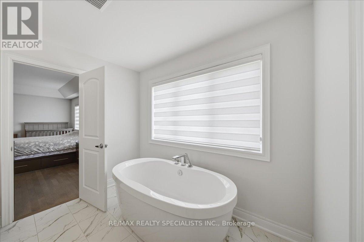 1033 Langford Boulevard, Bradford West Gwillimbury, Ontario  L3Z 4K9 - Photo 33 - N13118430