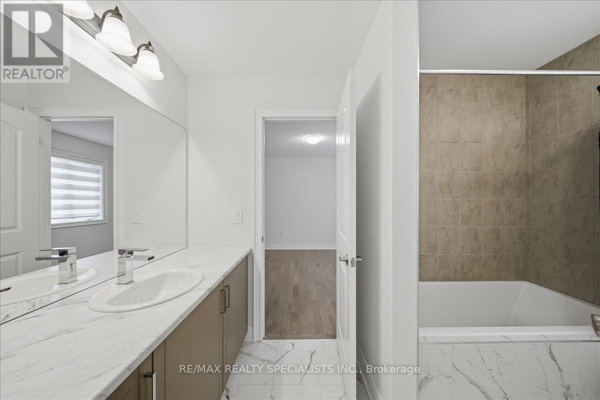 1033 Langford Boulevard, Bradford West Gwillimbury, Ontario  L3Z 4K9 - Photo 40 - N13118430