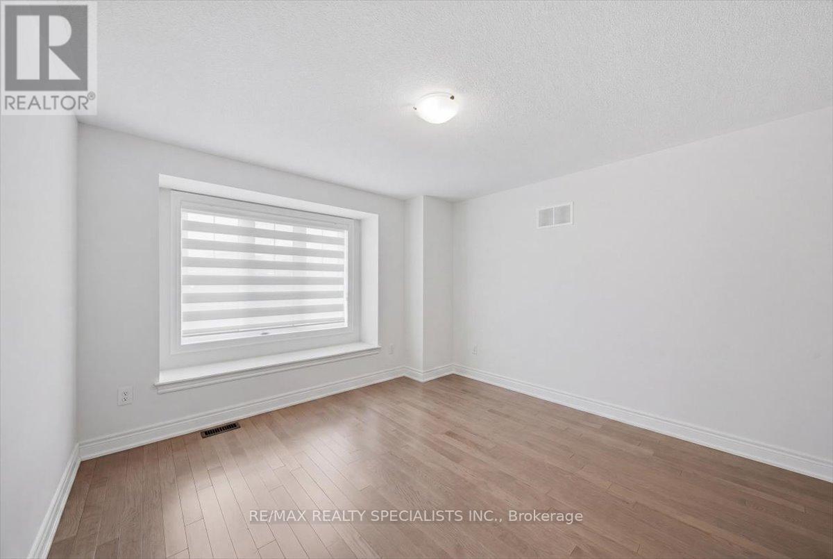 1033 Langford Boulevard, Bradford West Gwillimbury, Ontario  L3Z 4K9 - Photo 42 - N13118430
