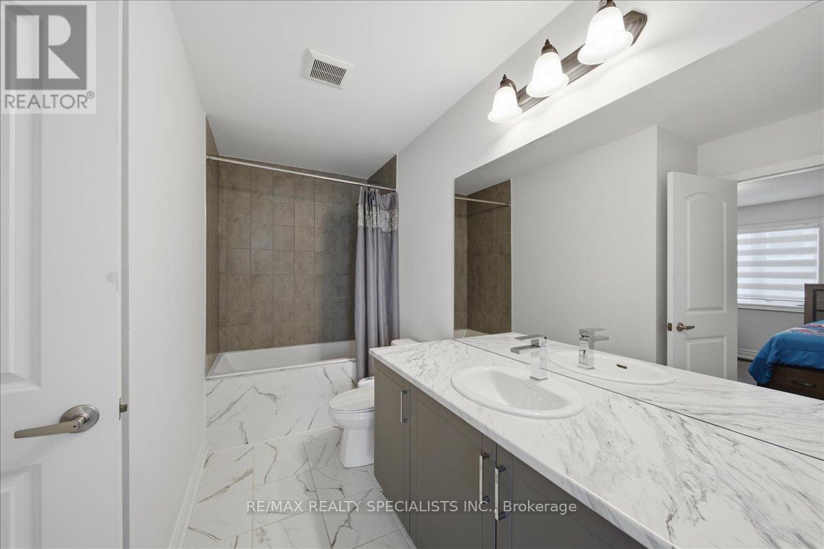 1033 Langford Boulevard, Bradford West Gwillimbury, Ontario  L3Z 4K9 - Photo 46 - N13118430
